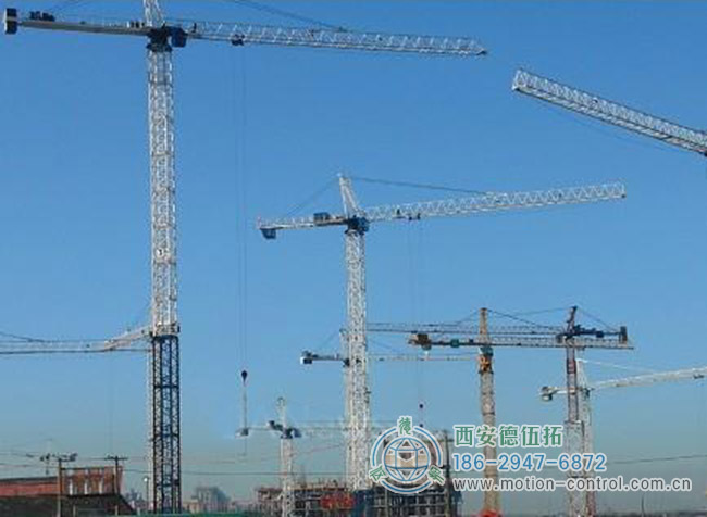 图2：配有多台起重机的大型施工现场。碰撞保护系统有助于防止事故发生。